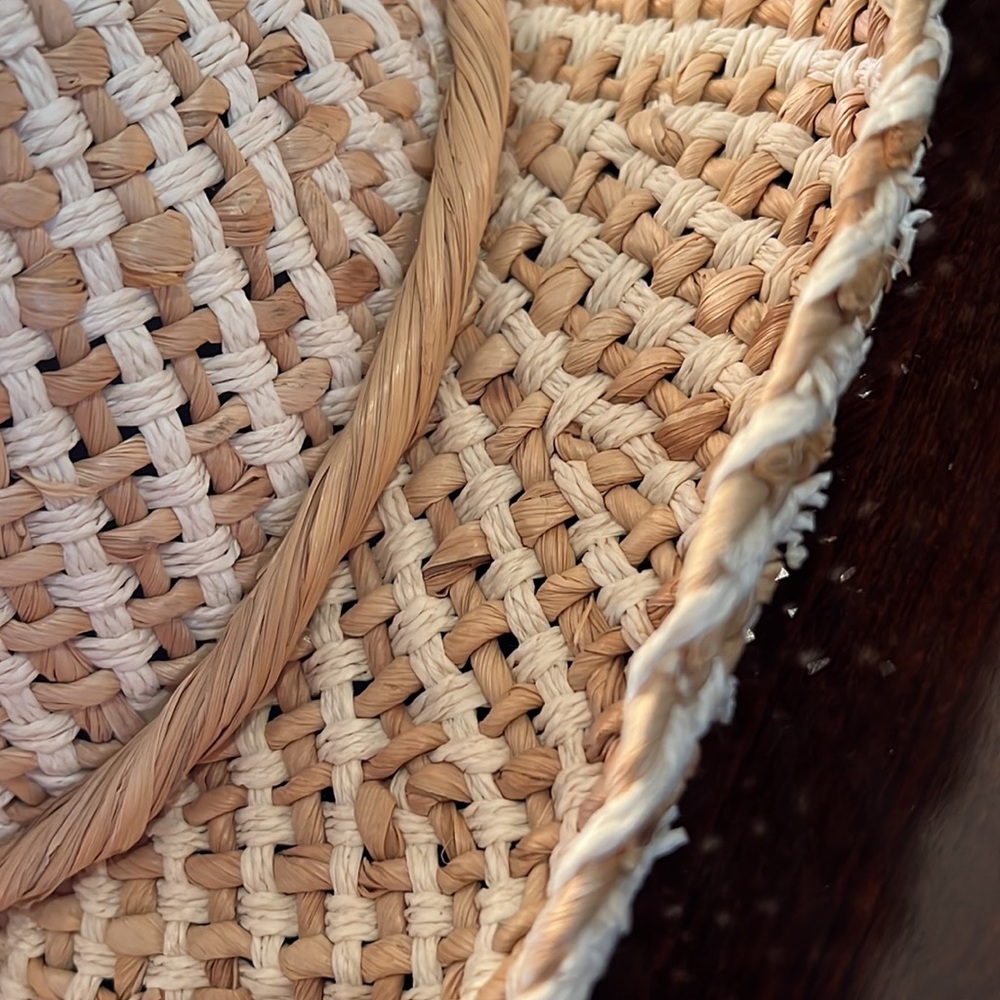 Gorgeous summer straw like hat with white flowers like new - Picture 9 of 17